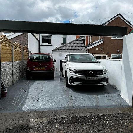 Clare Street - 3 Bedroom House With Private Parking Merthyr Tydfil Buitenkant foto