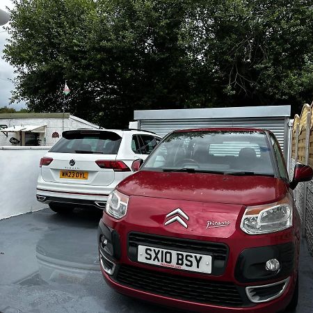 Clare Street - 3 Bedroom House With Private Parking Merthyr Tydfil Buitenkant foto