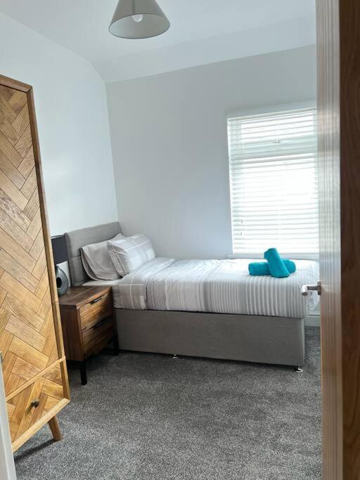Clare Street - 3 Bedroom House With Private Parking Merthyr Tydfil Buitenkant foto