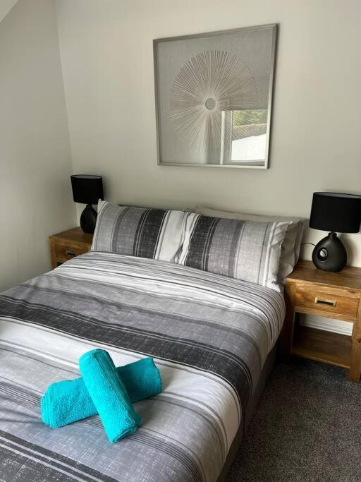 Clare Street - 3 Bedroom House With Private Parking Merthyr Tydfil Buitenkant foto
