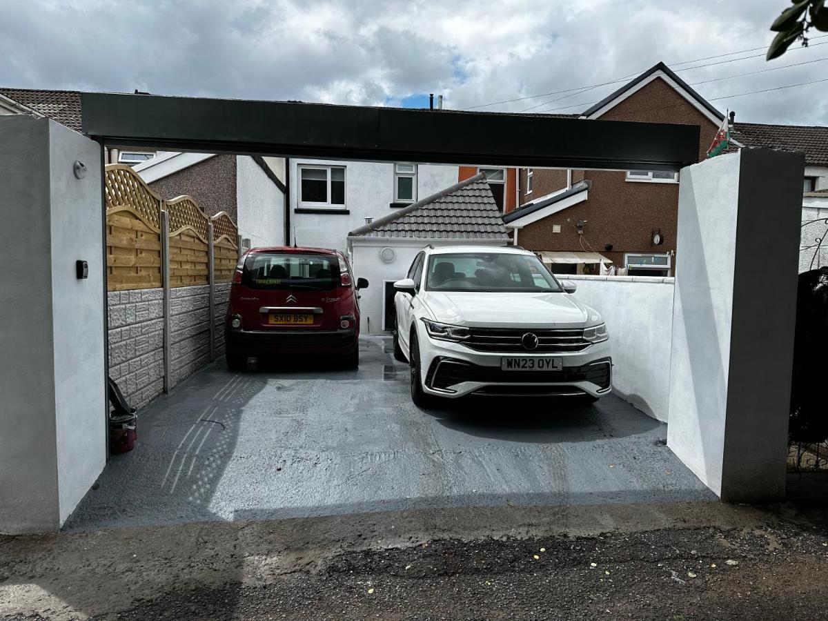 Clare Street - 3 Bedroom House With Private Parking Merthyr Tydfil Buitenkant foto